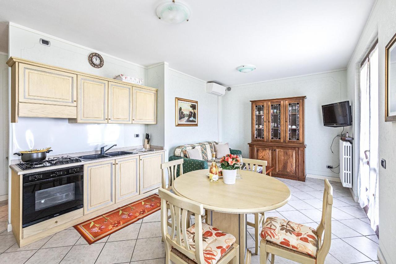 I Mosaici Apartments By Wonderful Italy Sirmione Exteriör bild