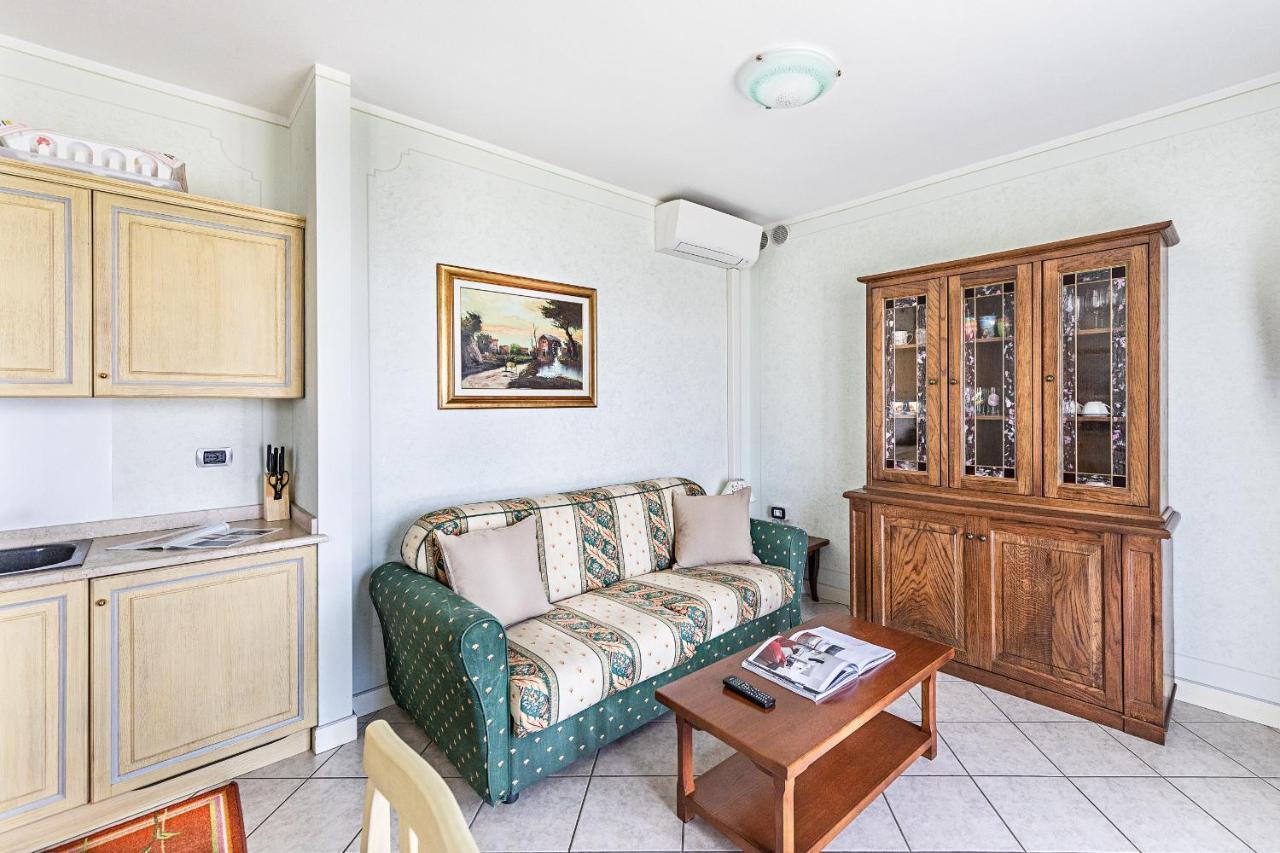 I Mosaici Apartments By Wonderful Italy Sirmione Exteriör bild