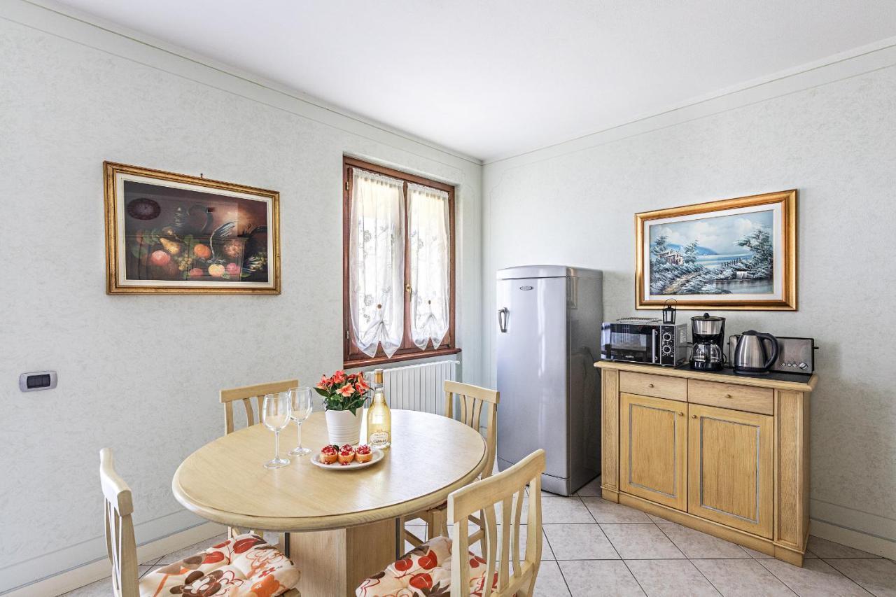 I Mosaici Apartments By Wonderful Italy Sirmione Exteriör bild