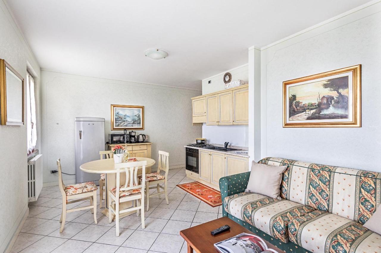 I Mosaici Apartments By Wonderful Italy Sirmione Exteriör bild