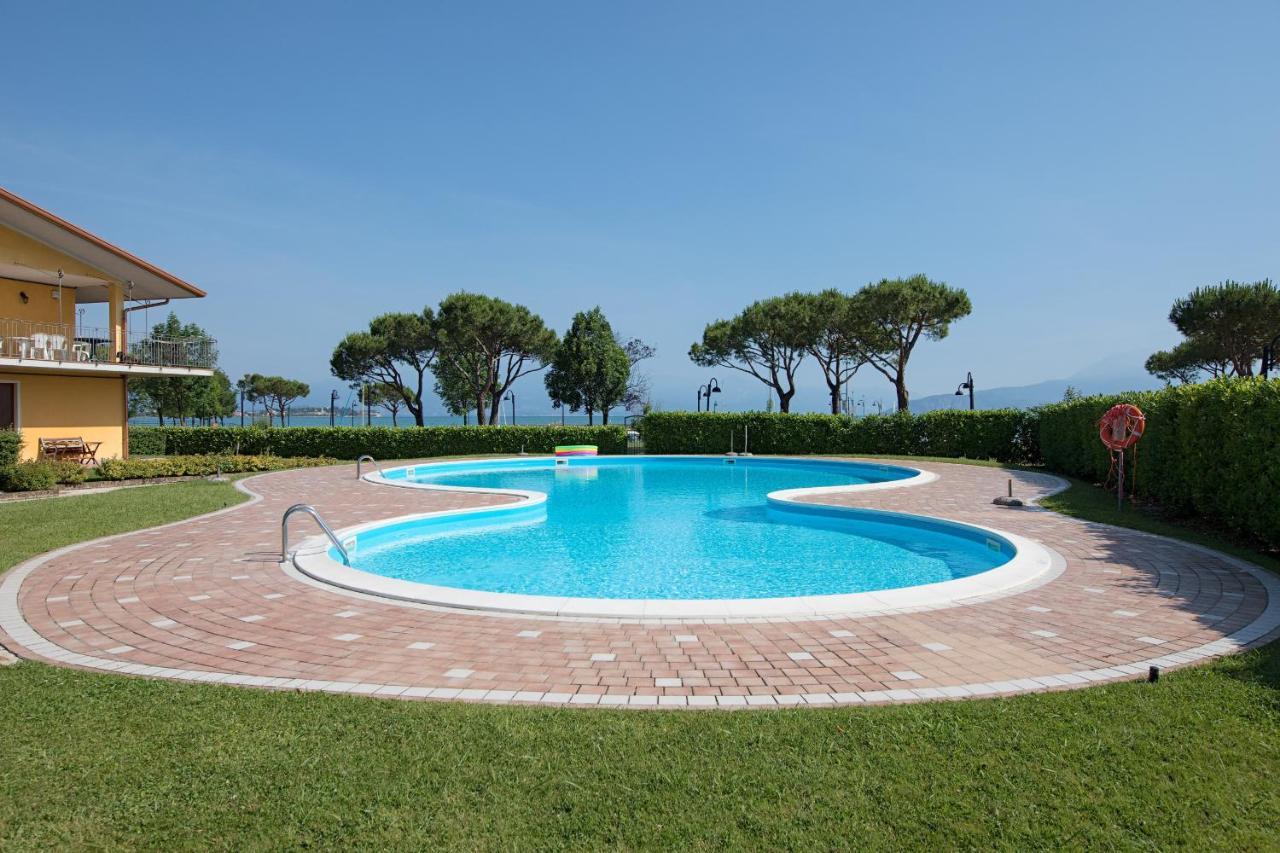 I Mosaici Apartments By Wonderful Italy Sirmione Exteriör bild