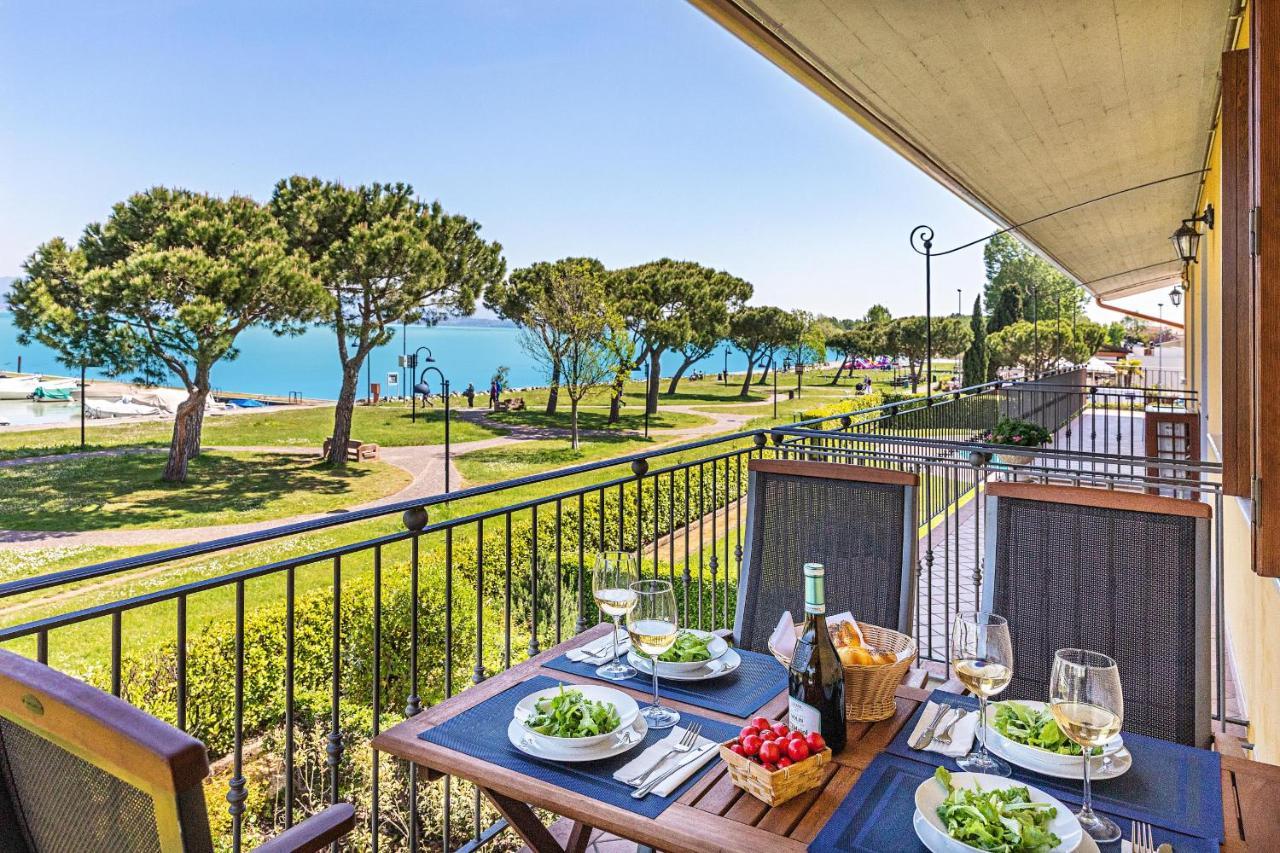 I Mosaici Apartments By Wonderful Italy Sirmione Exteriör bild