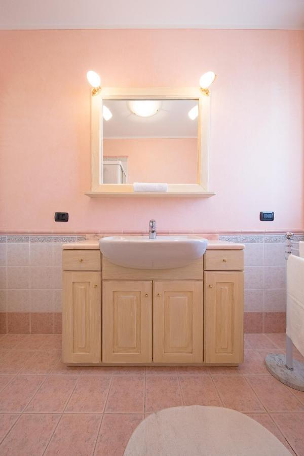 I Mosaici Apartments By Wonderful Italy Sirmione Exteriör bild