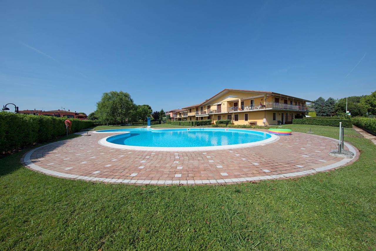 I Mosaici Apartments By Wonderful Italy Sirmione Exteriör bild