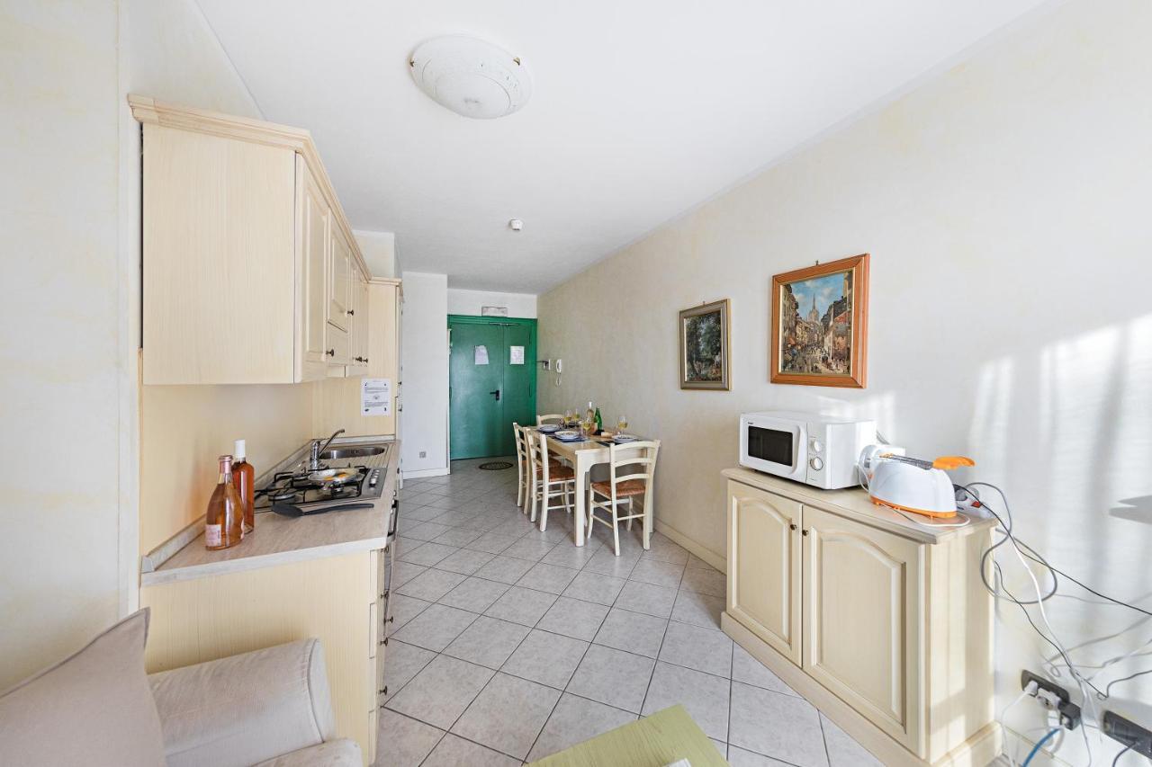 I Mosaici Apartments By Wonderful Italy Sirmione Exteriör bild