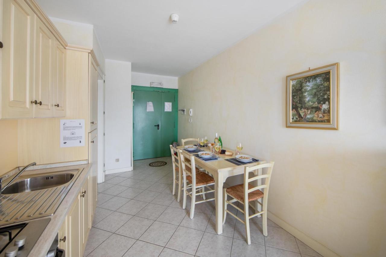 I Mosaici Apartments By Wonderful Italy Sirmione Exteriör bild